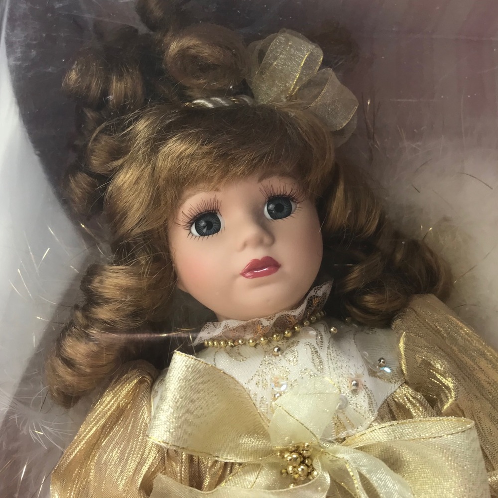 Angel Collection1997 Victorian Rose Porcelain Doll